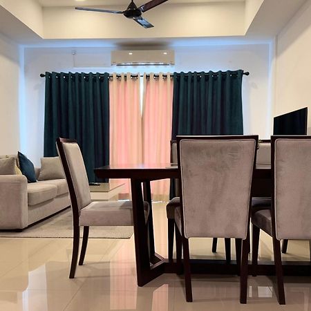 Ocean Breeze Negombo- Tidesend Luxury Beach Apartments Buitenkant foto