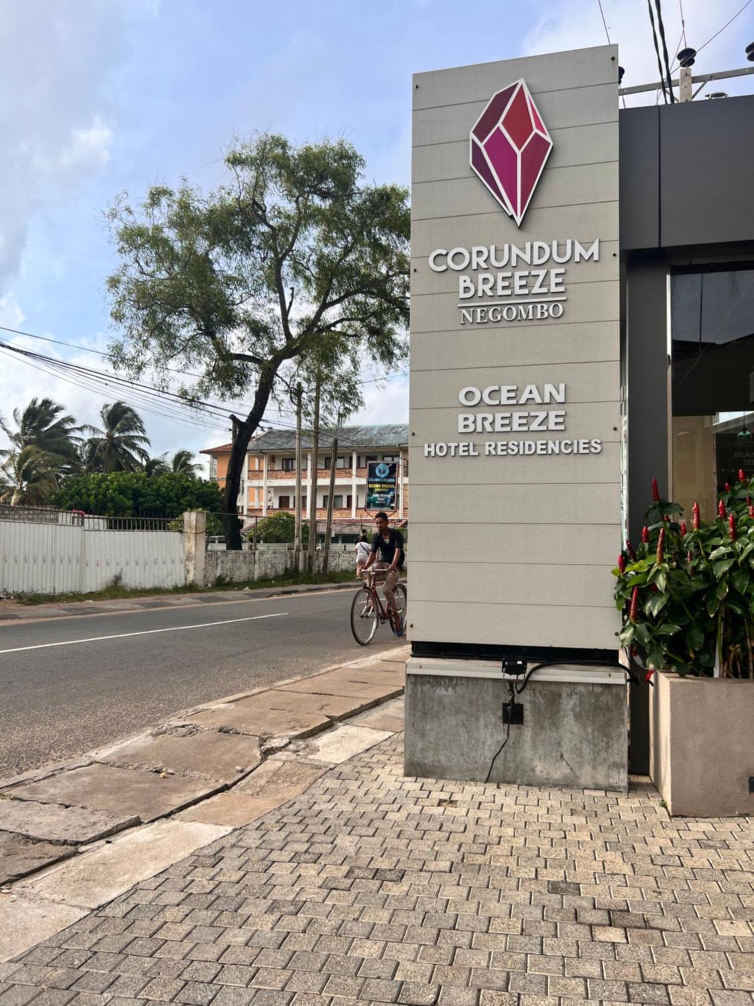 Ocean Breeze Negombo- Tidesend Luxury Beach Apartments Buitenkant foto