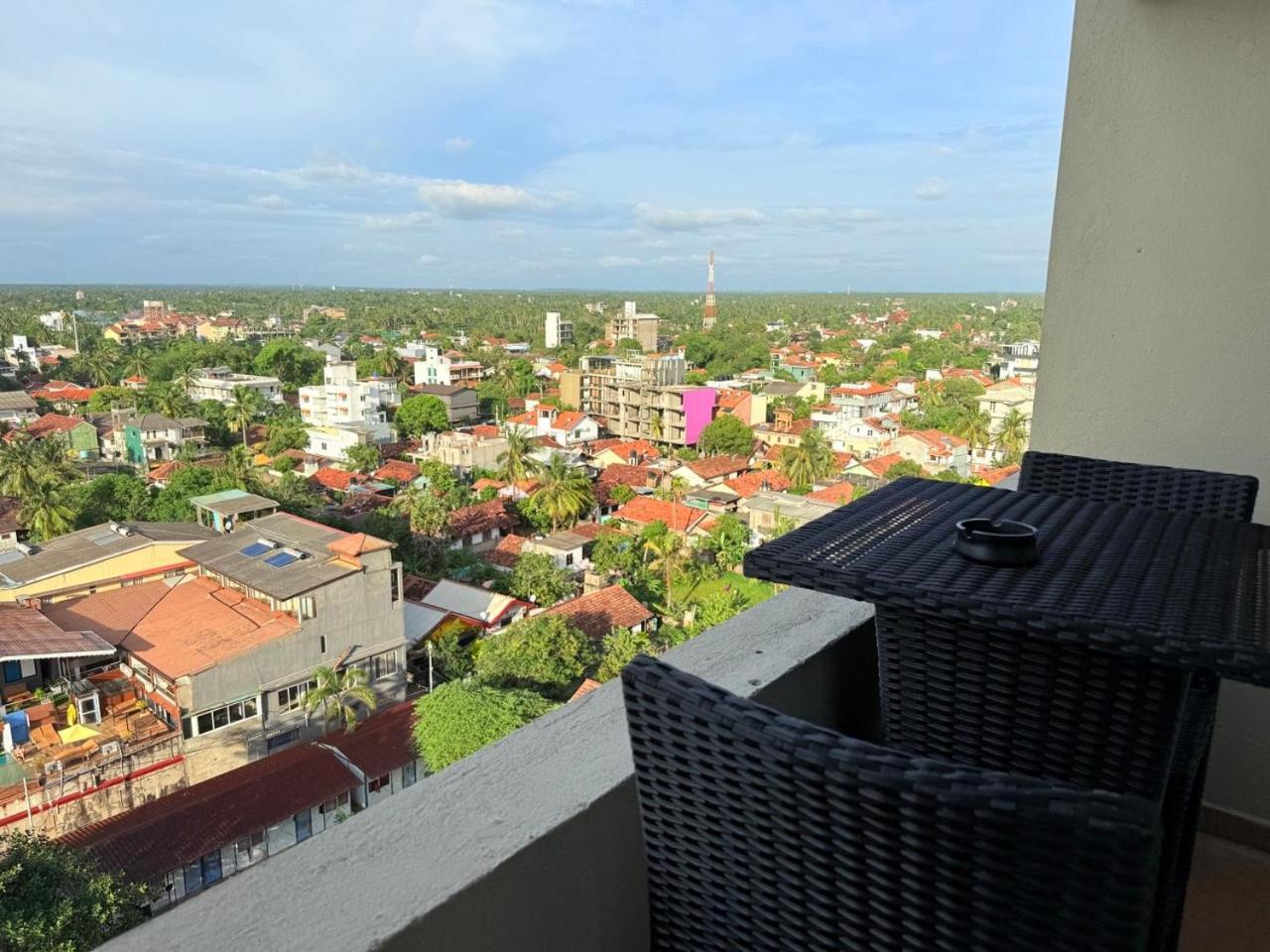Ocean Breeze Negombo- Tidesend Luxury Beach Apartments Buitenkant foto