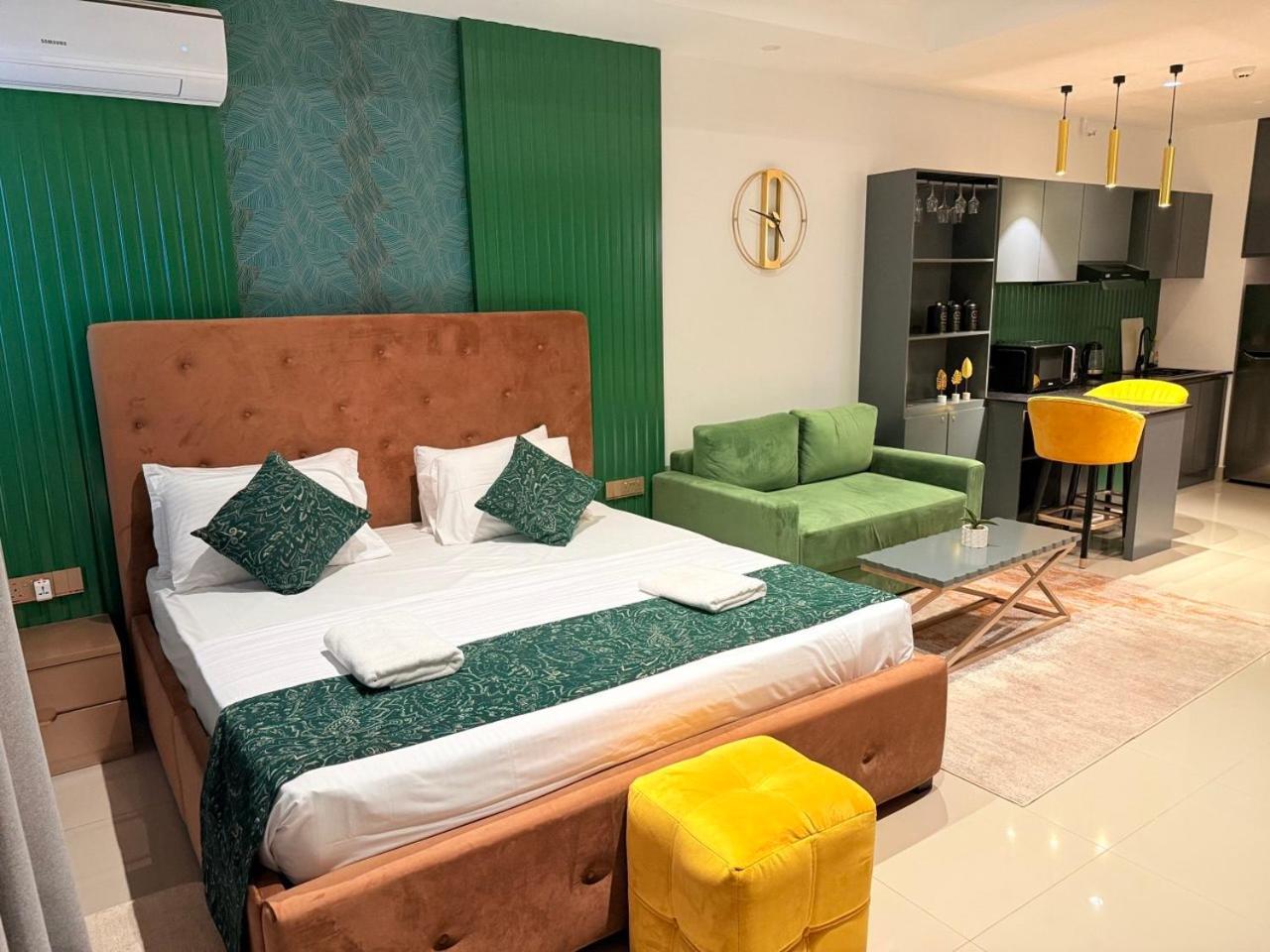 Ocean Breeze Negombo- Tidesend Luxury Beach Apartments Buitenkant foto