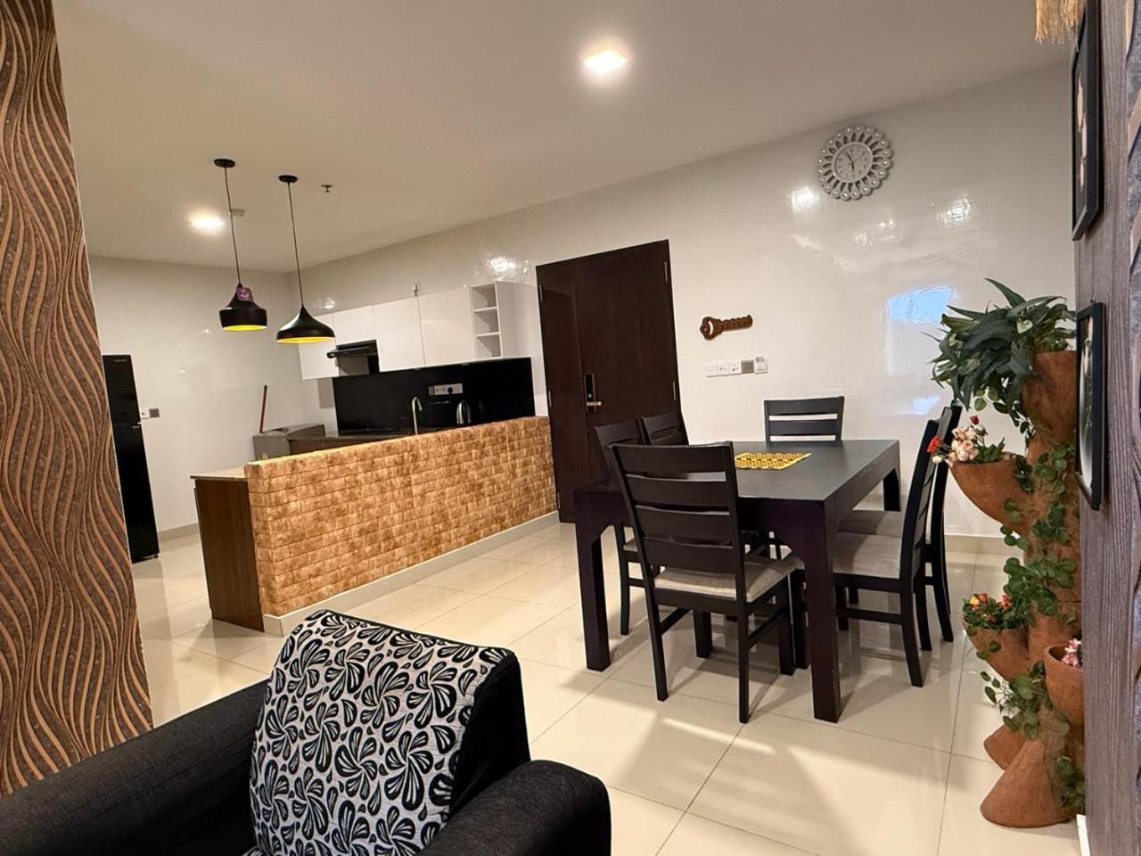 Ocean Breeze Negombo- Tidesend Luxury Beach Apartments Buitenkant foto
