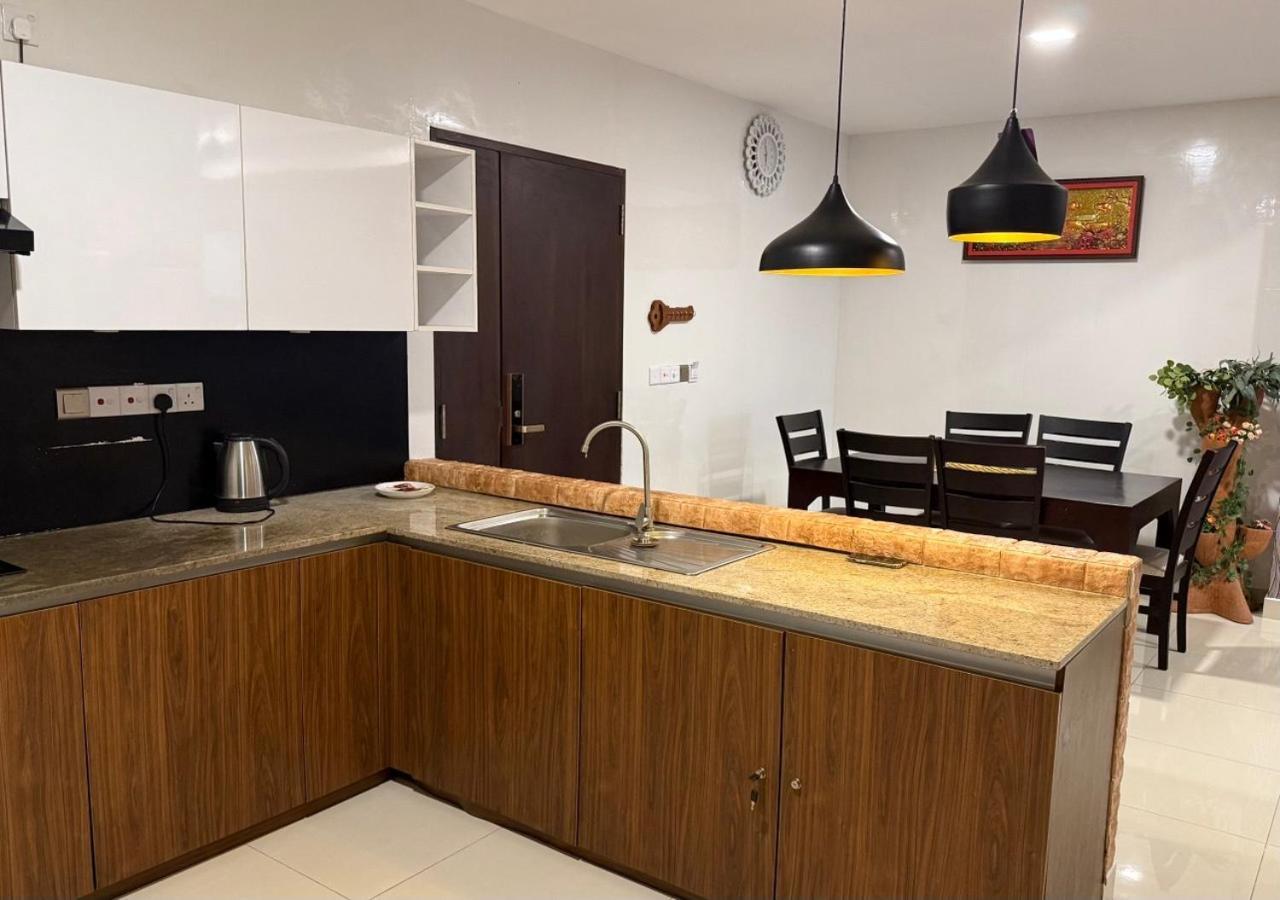 Ocean Breeze Negombo- Tidesend Luxury Beach Apartments Buitenkant foto