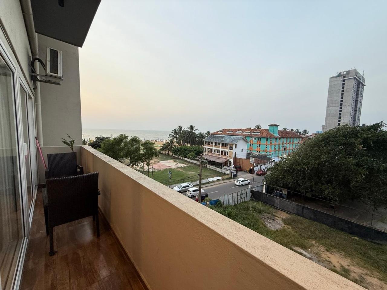 Ocean Breeze Negombo- Tidesend Luxury Beach Apartments Buitenkant foto