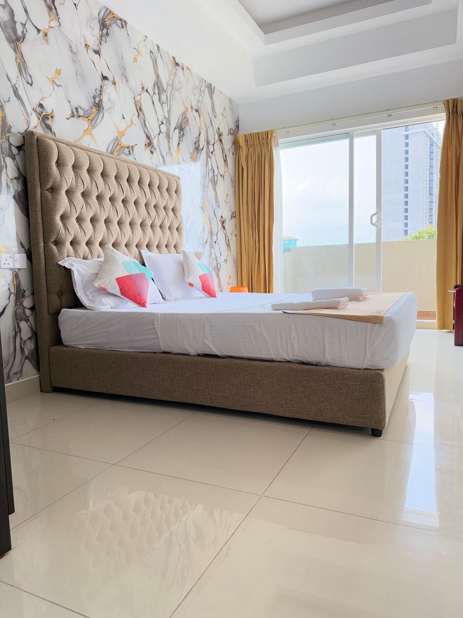 Ocean Breeze Negombo- Tidesend Luxury Beach Apartments Buitenkant foto