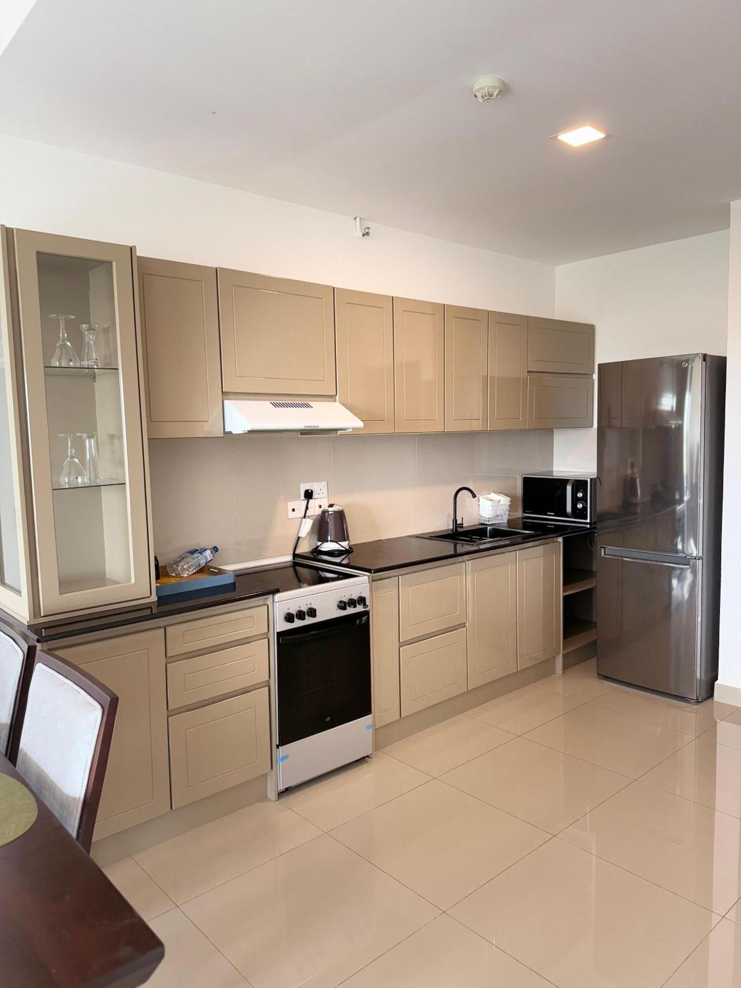 Ocean Breeze Negombo- Tidesend Luxury Beach Apartments Buitenkant foto