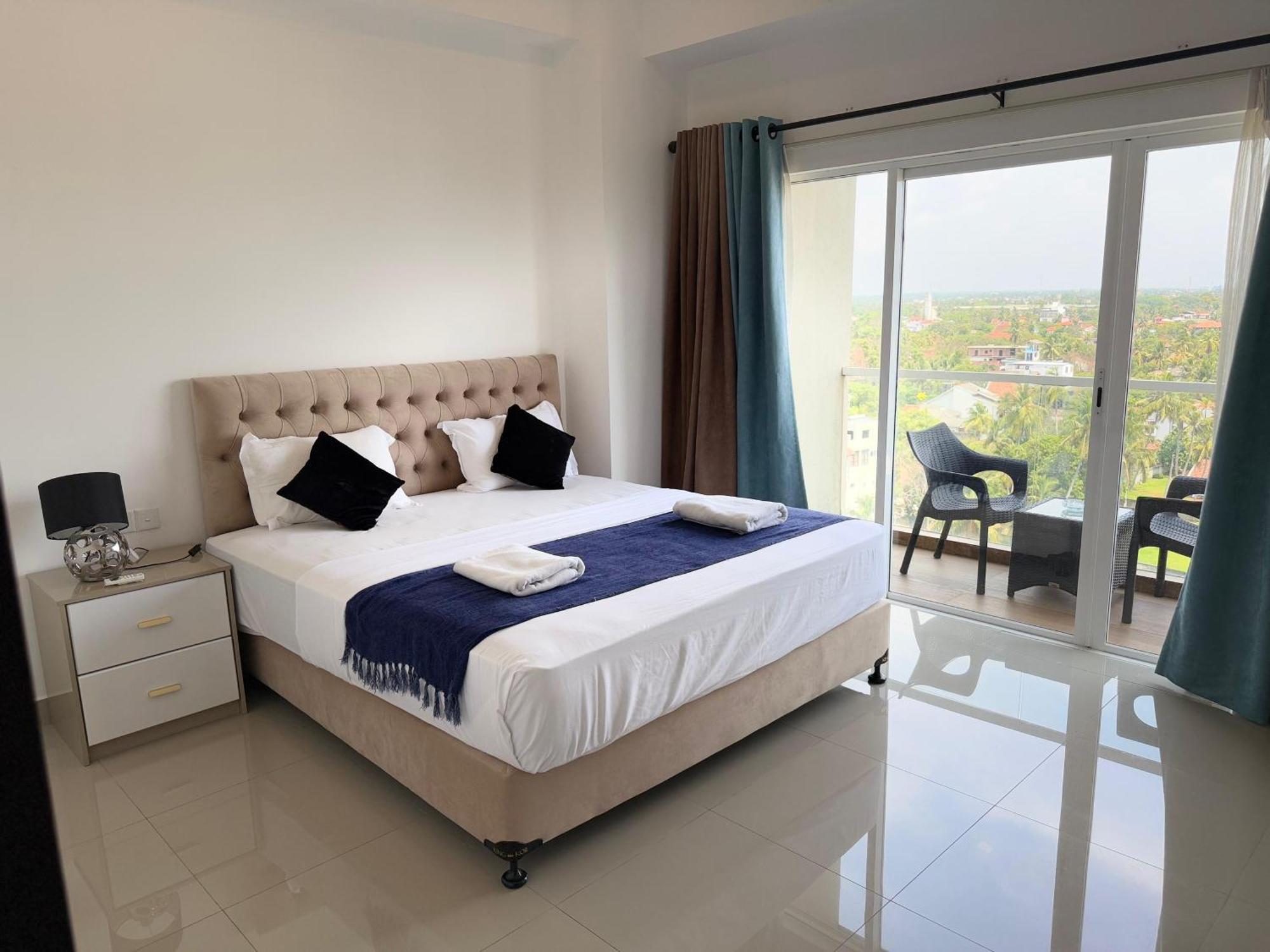 Ocean Breeze Negombo- Tidesend Luxury Beach Apartments Buitenkant foto